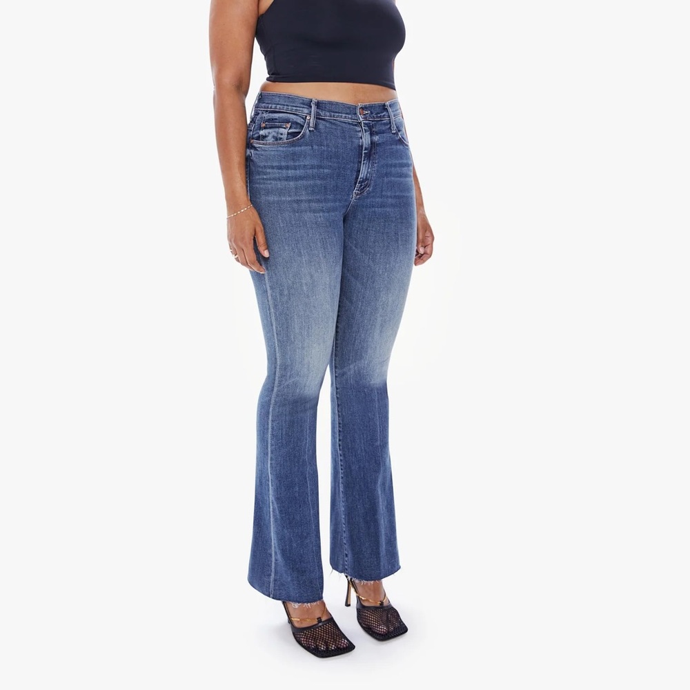 Mother Weekender Fray Jeans- size 26. Wash- Walking on Coals.